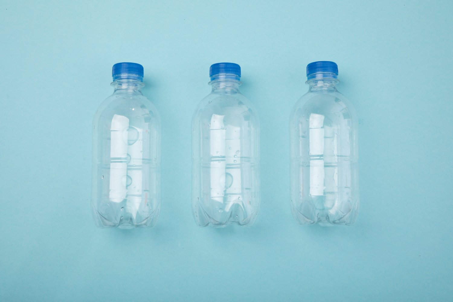 пластиковые бутылки с водой